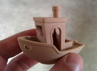 ahsap-katkili-filament-ile-basilmis-benchy.jpg